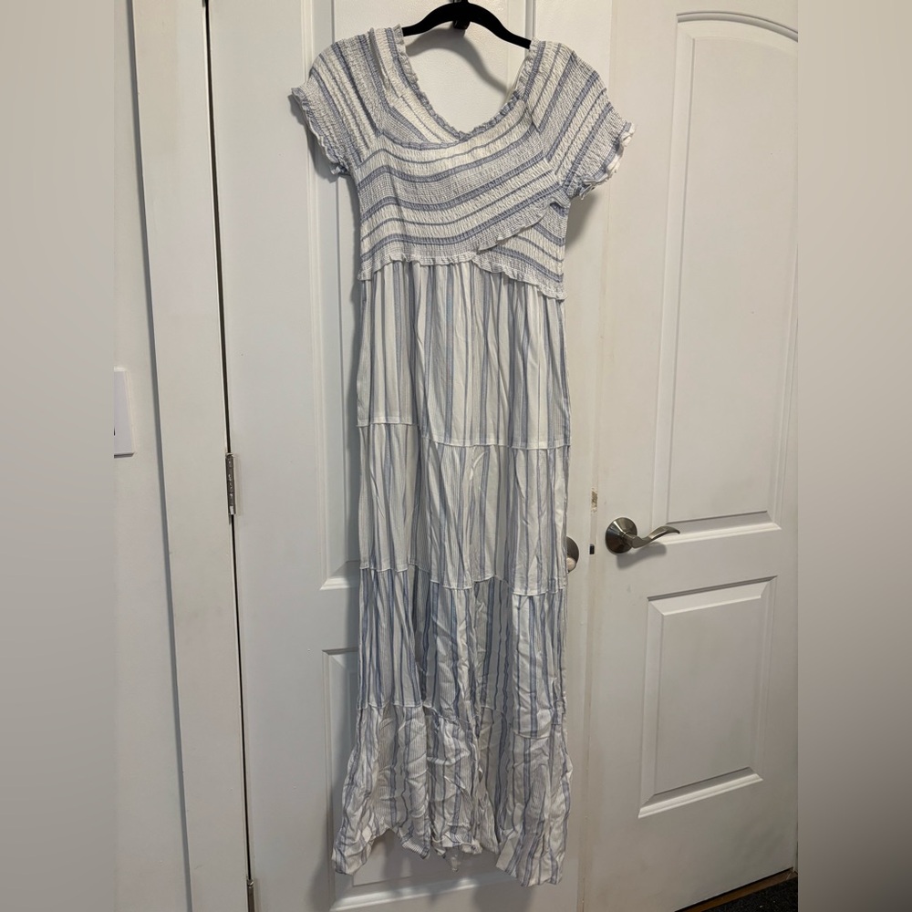 SOLD ‼️Jessica Simpson Blue and White Textured Dress  👗 with Pockets